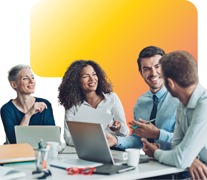 Equipe trabalhando em soluções de integração